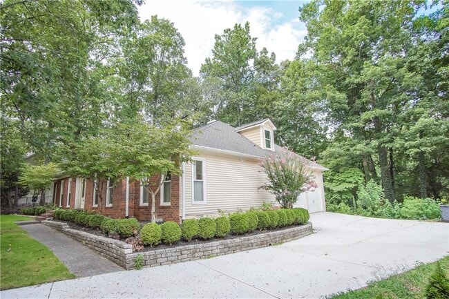 Building Photo - 2344 Milstead Cir NE