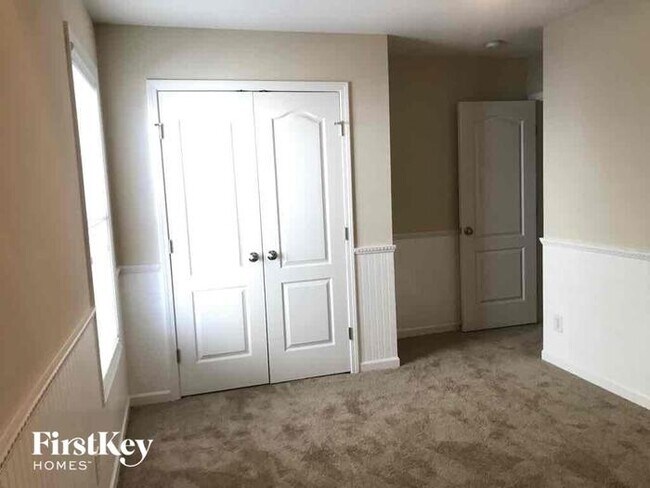 Building Photo - 1988 Sinclair Trce