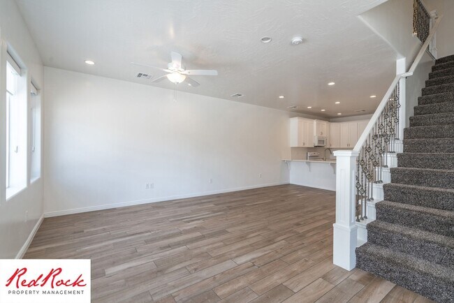 Building Photo - 3 Bedroom, 2.5 Bathroom Townhome in Ivins City