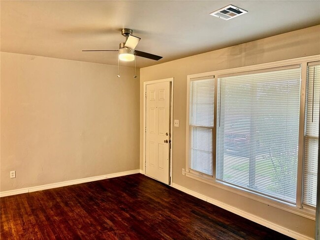 Building Photo - 1702 W Britton Rd
