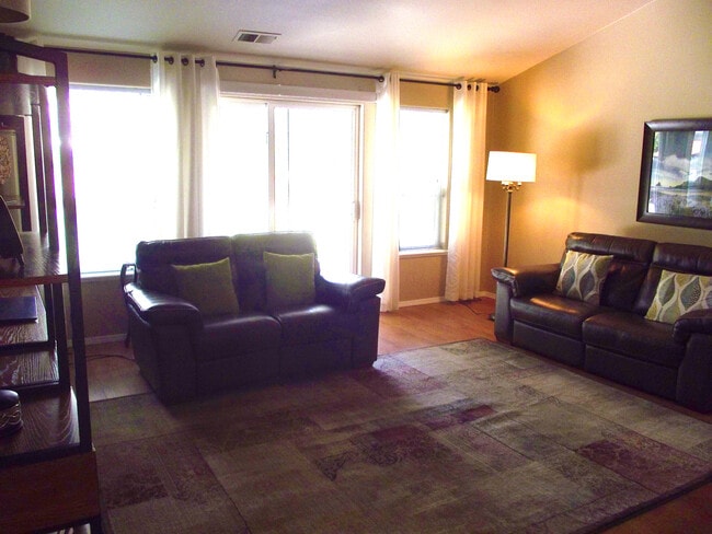 Building Photo - NIce Home