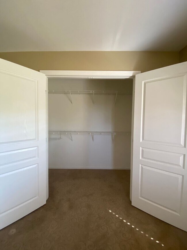 Building Photo - Victoria Gardens Three Bedroom Condo