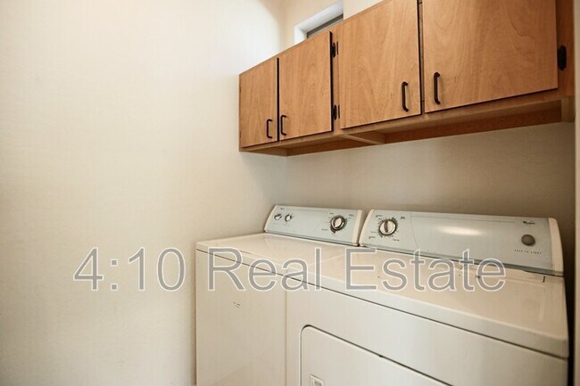 Building Photo - 2644 E Chester Dr