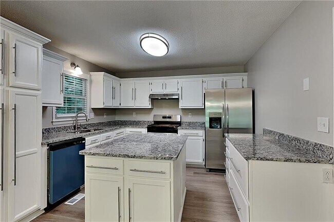 Building Photo - 328 Abbington Ln