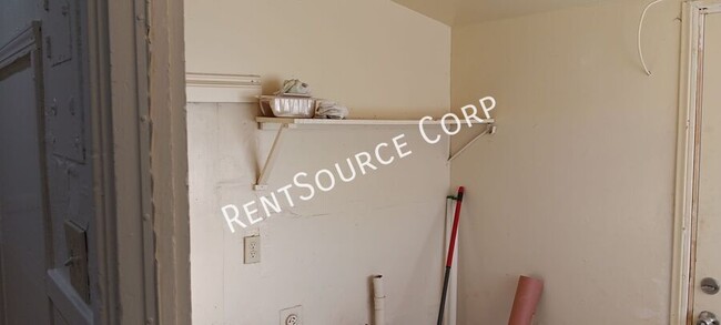 Building Photo - 250 Juniper St