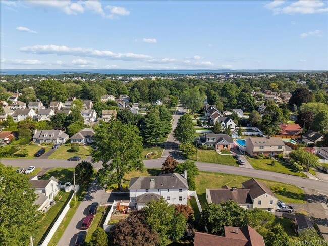 Building Photo - 5 Quintard Dr