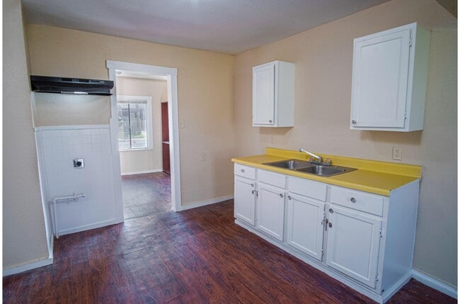 Building Photo - Great Home Near AT&T Center and Downtown!