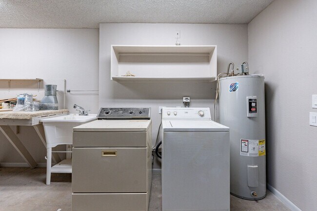 Building Photo - Modern Updated Home in Gated Community of ...