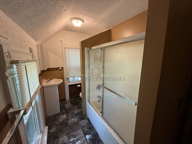 Building Photo - 1076 Ackley St