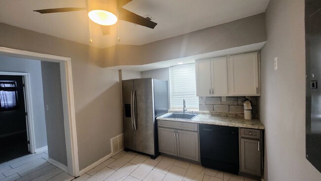 Building Photo - "Spacious 4-Bedroom Townhouse in Vibrant W...