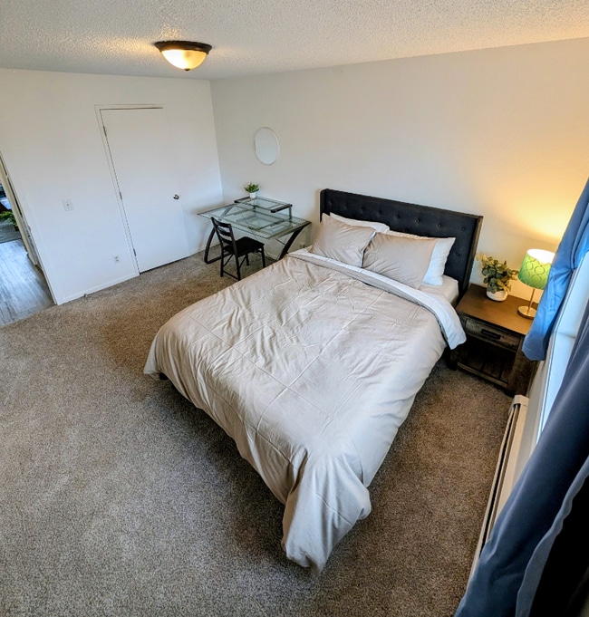 Building Photo - 1009 W 30th Ave