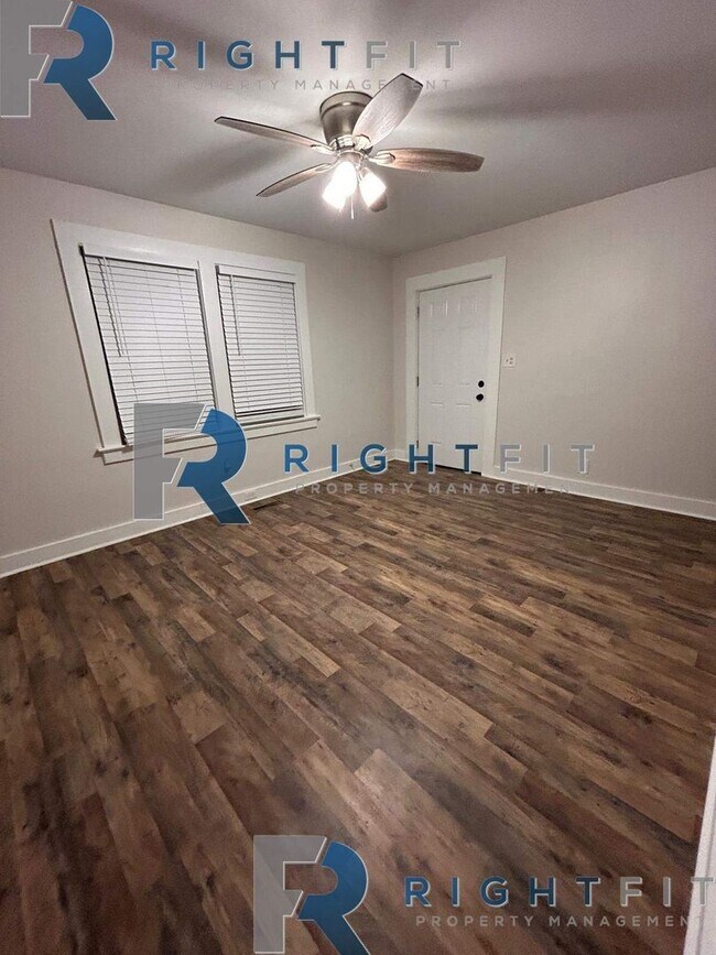 Building Photo - Newly Renovated House in Columbus