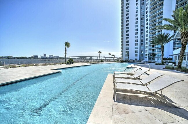 Building Photo - 231 Riverside Dr