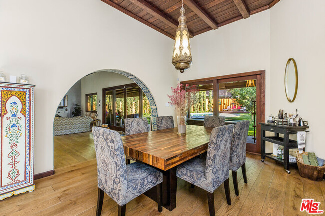 Building Photo - 3092 Laurel Canyon Blvd
