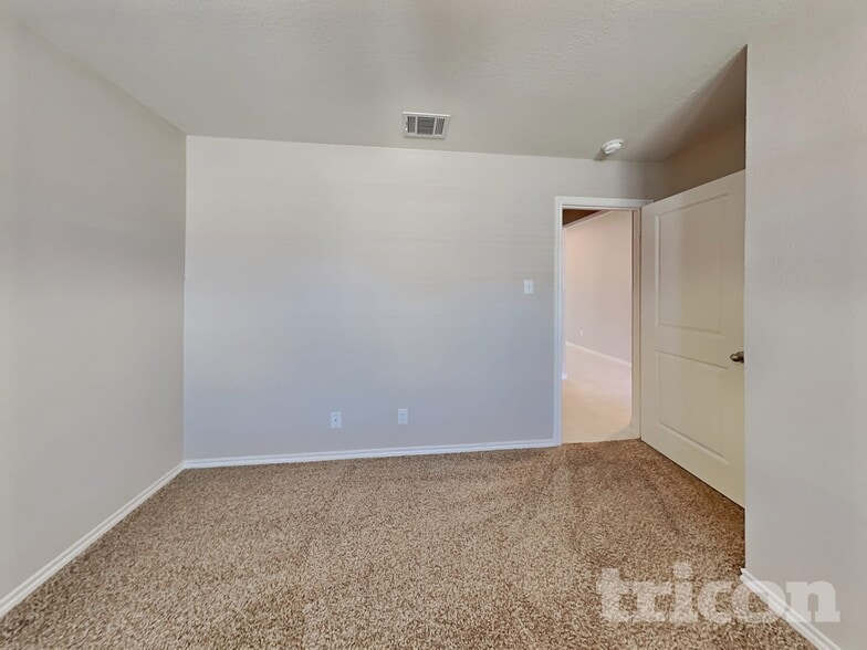 Building Photo - 1709 Princeton Ave