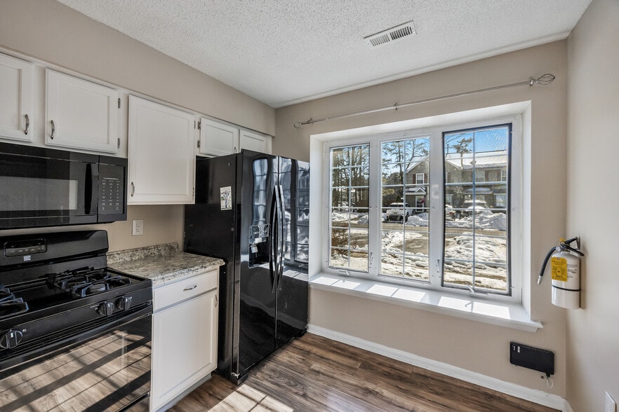 Building Photo - 49 Grant Ln