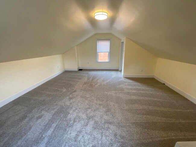 Building Photo - Beautiful 4BR house for rent