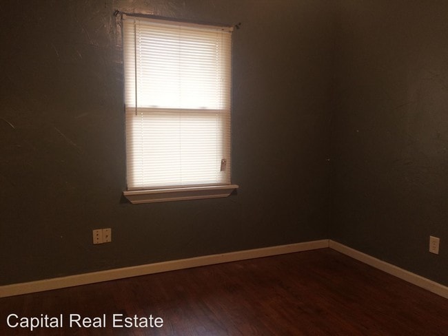Building Photo - 3 br, 1.5 bath House - 116 W. Steed Dr.