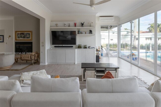 Building Photo - 950 S Southlake Dr