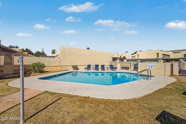 Building Photo - 2225 E Catalina Dr