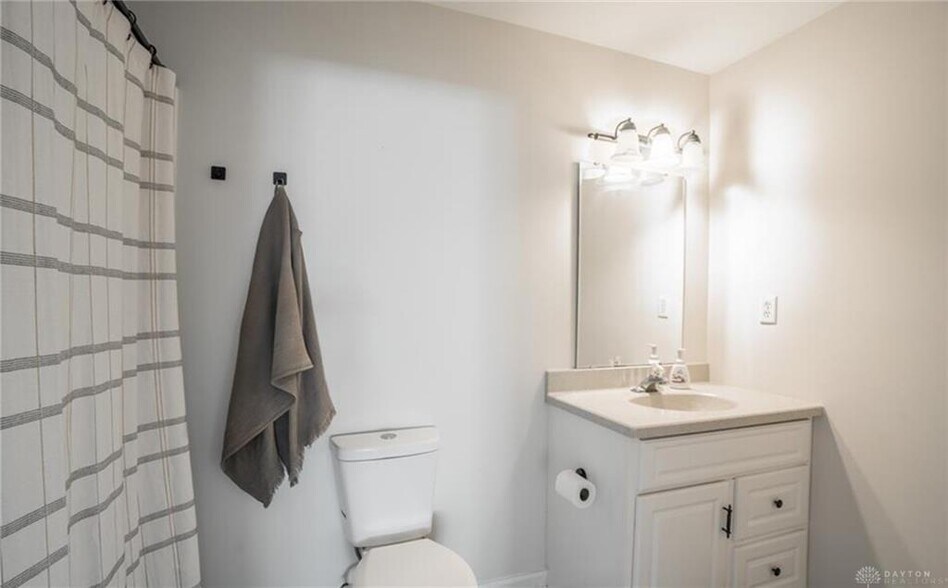 Building Photo - 215 N Williams St