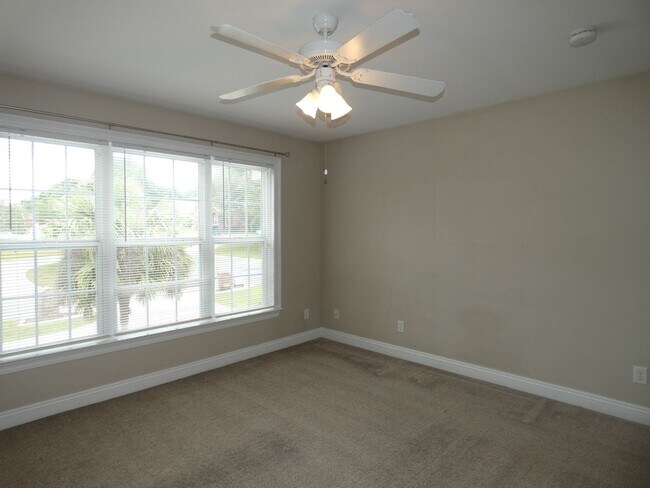 Building Photo - Marvelous Executive Pool Home in Hammersmith