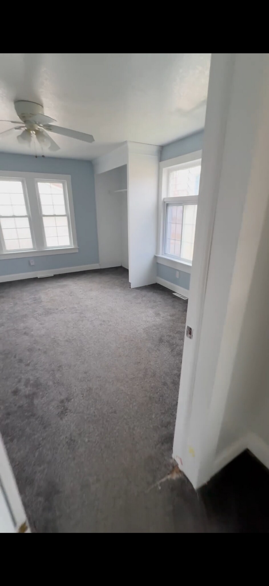 Building Photo - 4689 Center St