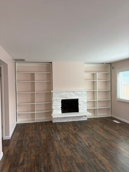 Building Photo - 2095 S Kent Des Moines Rd