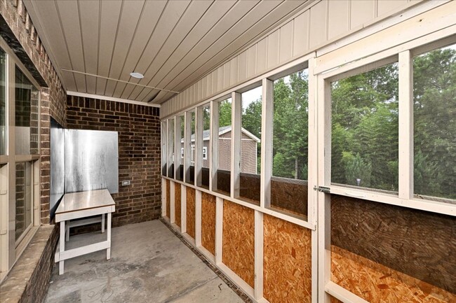 Building Photo - 3 Bedroom, 2 Bath home.