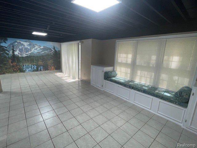 Building Photo - 6871 Tanglewood