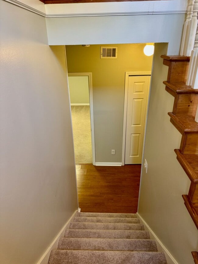 Building Photo - Home Sweet Dallas Home!