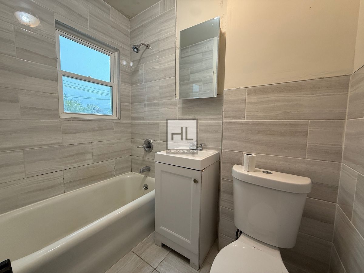 Building Photo - FOREST AVENUE