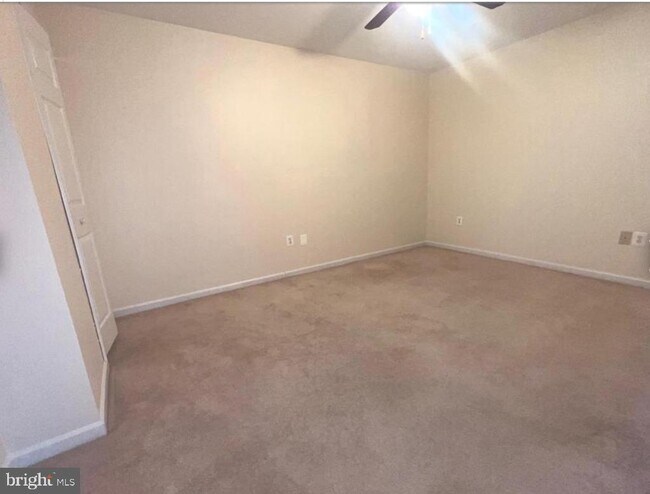 Building Photo - 9241 Greenshire Dr