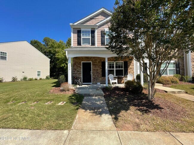 Building Photo - 233 Hampshire Downs Dr