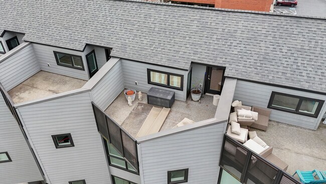 Building Photo - Modern Townhome with Roof Terrace in Dilworth Neighborhood Charlotte NC