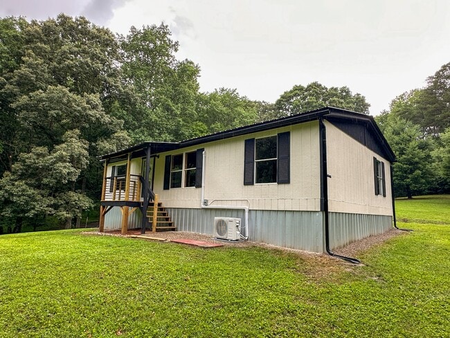 Building Photo - 788 Trails End Rd