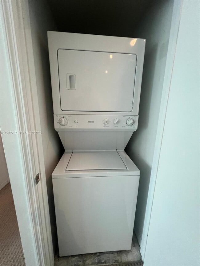 Building Photo - 500 Brickell Ave