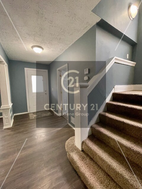 Building Photo - 2114 Wayne Ave