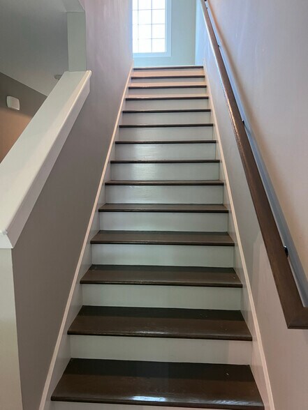 Building Photo - 414 Oak St