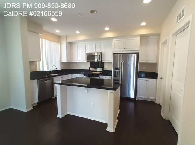 Building Photo - Upland 3 Bedroom Condo