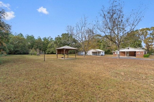 Building Photo - 3 bedrooms 2 bathroom