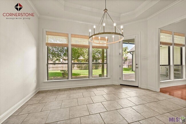 Building Photo - 8564 Grand View Dr
