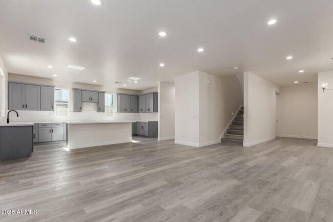 Building Photo - 957 E Desert Dr
