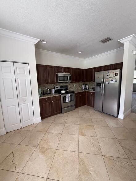 Building Photo - 947 Nandina Drive
