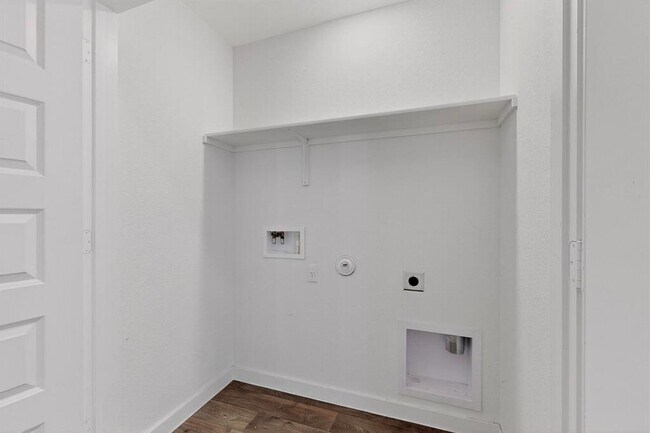 Building Photo - 322 Pedernales Ln