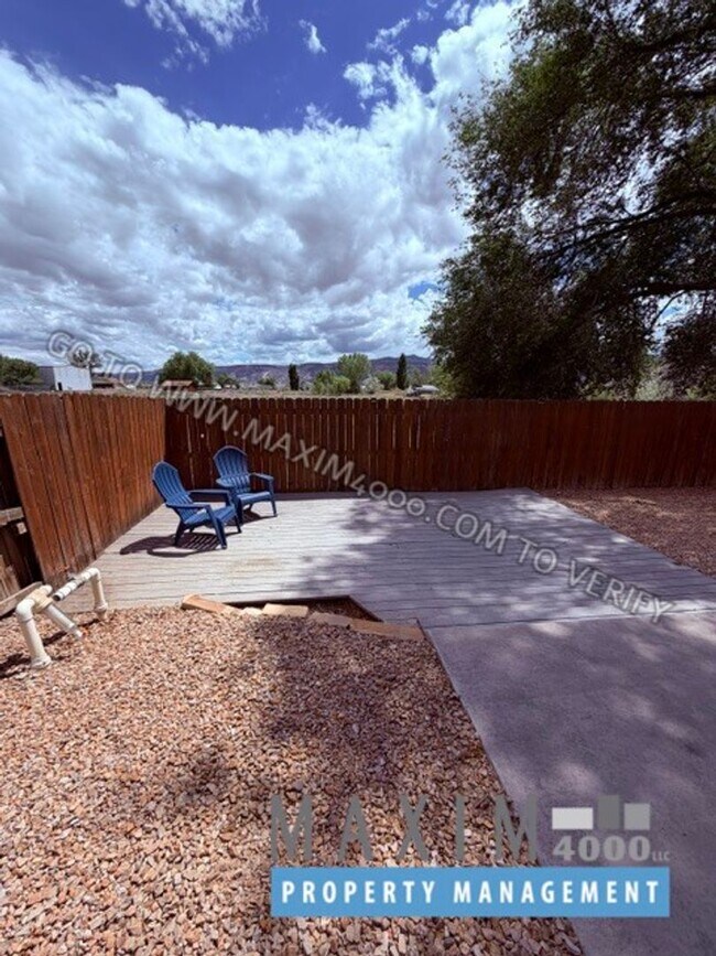 Building Photo - 255 Sargent Cir