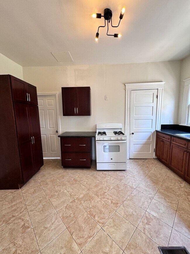 Building Photo - 963 Price St