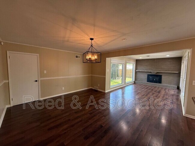 Building Photo - 5047 Howard Pl