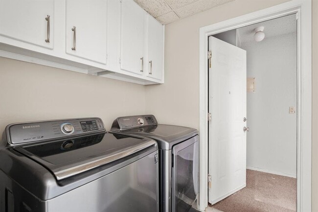 Building Photo - 6726 Lancret Hill Dr