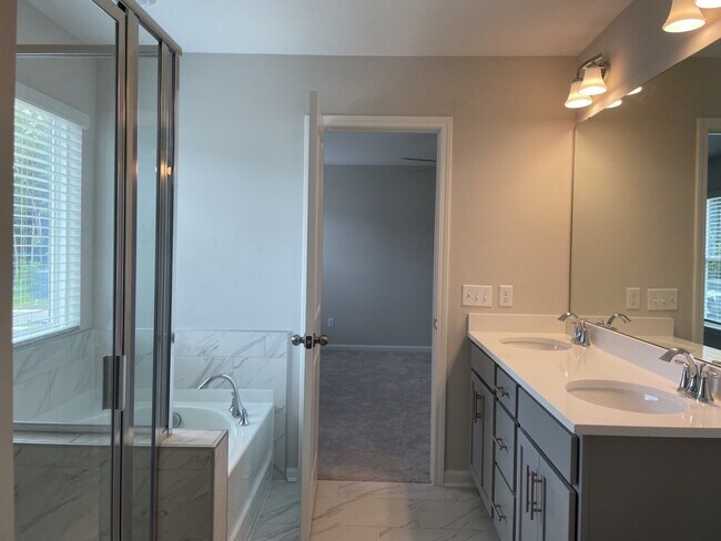 Building Photo - 2903 Siebold Dr